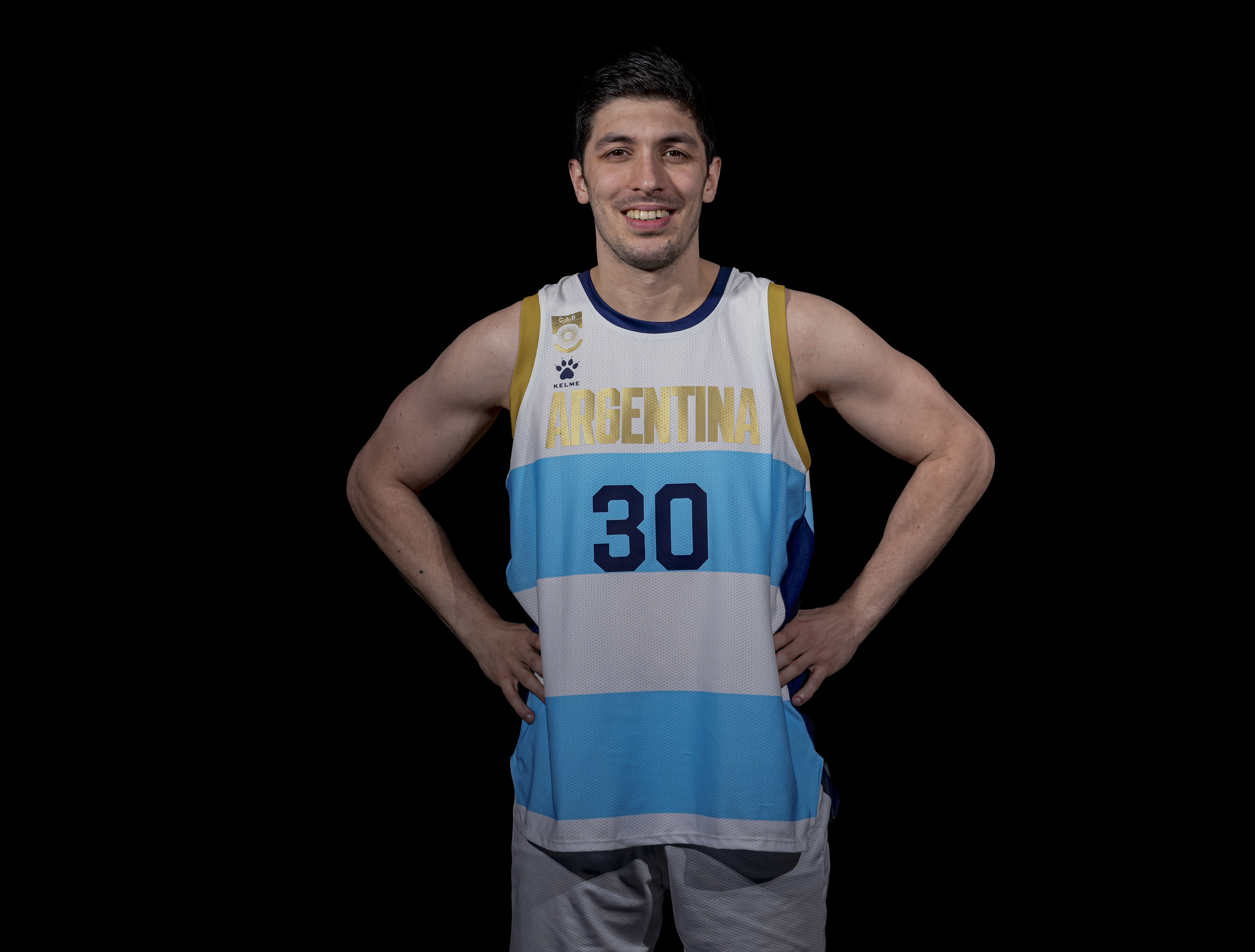La Seleccion Argentina presento su nueva camiseta Kelme en homenaje a los 20 anos del historico Oro en Atenas CAB